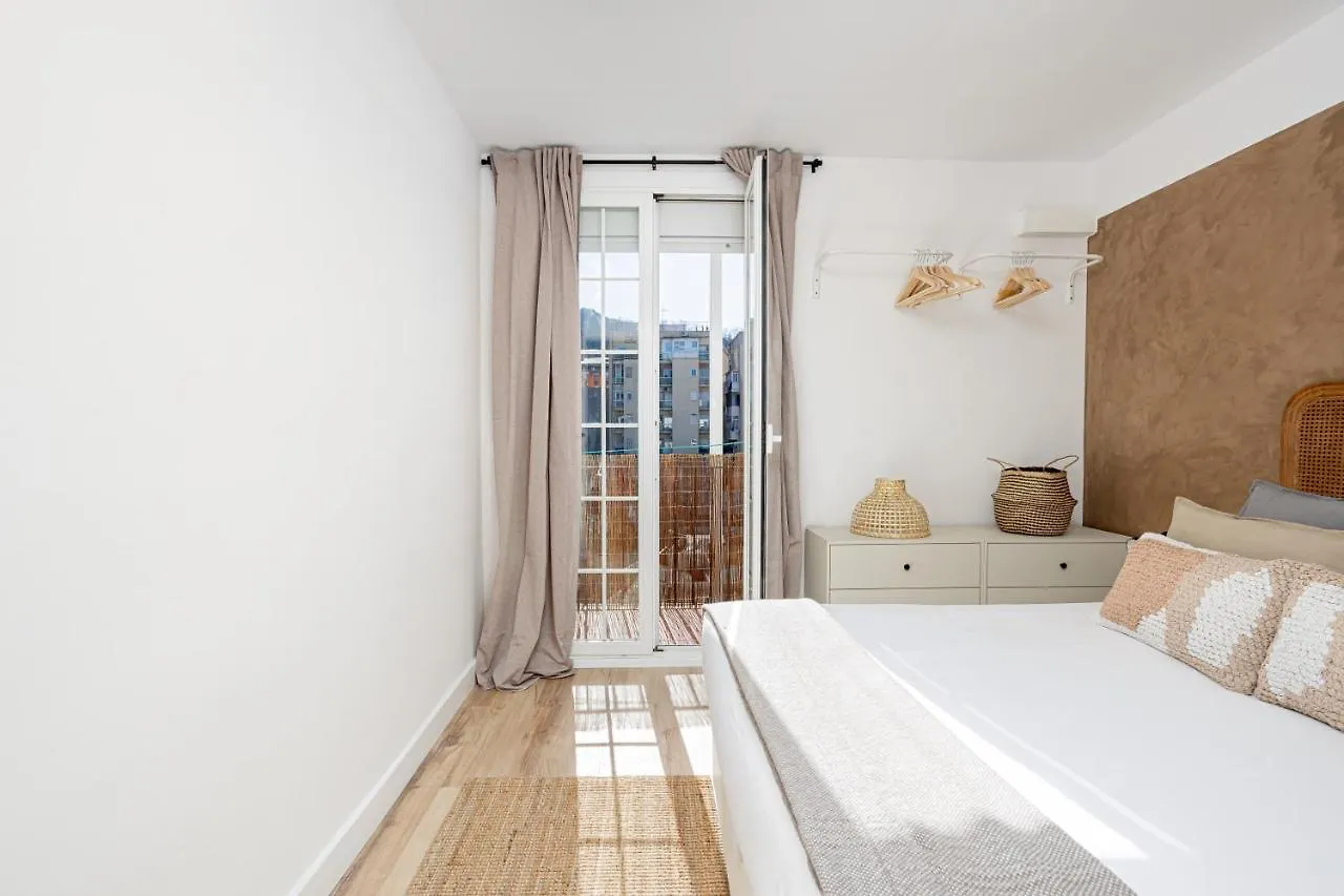 Walk To Las Ramblas Sun-Filled&Cozy Barcelona Apartment