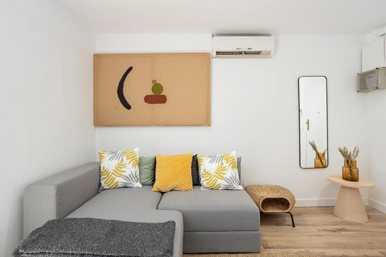 Apartment Walk To Las Ramblas Sun-Filled&Cozy Barcelona